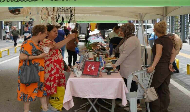 Sıfır Atıkta Farkındalık Pazarı:Para yok, takas var - Samsun’da açılan ve 3 gün sürecek Farkındalık Pazarında ihtiyaç fazlası, geri dönüştürülebilir, ikinci el ve çevre dostu ürünler takas usulüyle hayat buluyor.