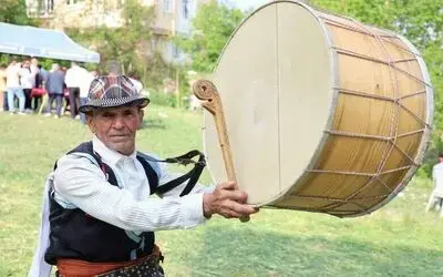 60 yıldır davuluyla düğün ve güreşlerin neşesi: "Yağlı güreş davulsuz olmaz"
