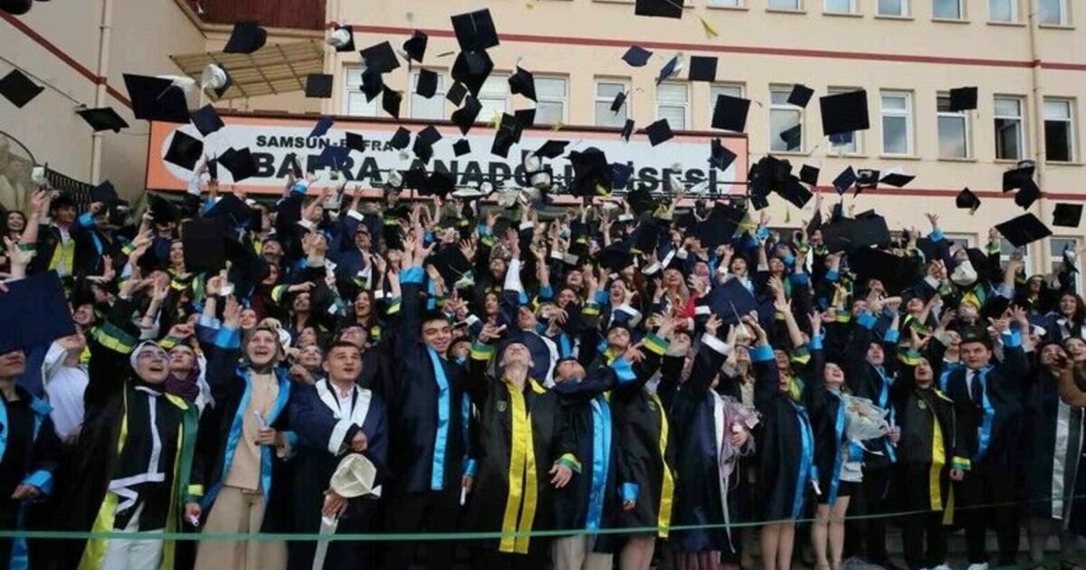Bafra Anadolu Lisesi’nde coşkulu mezuniyet töreni
