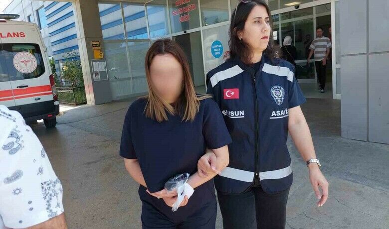 Evlilik vaadiyle 444 bin liralık altınaldıran kadınlar tuvalette kıyafet değiştirip kaçtılar - Samsun’da bir kişi evlilik vaadiyle kuyumcudan 444 bin liralık altın aldırılarak dolandırılırken, kadınların gittikleri tuvaletlerde kıyafet değiştirip kaçtıkları ortaya çıktı. Olayla ilgili yabancı uyruklu bir kadın gözaltına alındı.