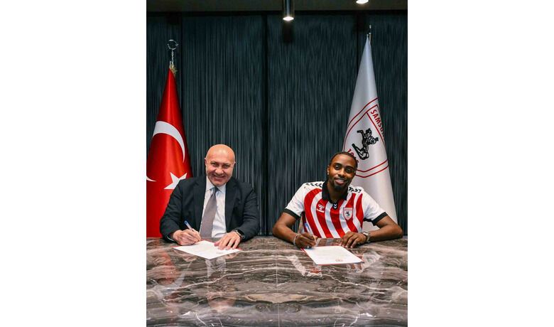 Antoine Makoumbou, Samsunspor’da
 - Süper Lig ekiplerinden Samsunspor, orta saha oyuncusu Antoine Makoumbou ile 4 yıllık sözleşme imzaladı.
