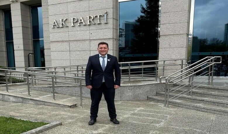 AK Parti Vezirköprü İlçe BaşkanıAli Faik Çamurcu görevinden istifa etti - AK Parti Vezirköprü İlçe Başkanı Av. Ali Faik Çamurcu, ilçeye yönelik taleplerinin İl Başkanlığı tarafından dikkate alınmadığını ve uyumlu çalışma ortamının kalmadığını gerekçe göstererek görevinden istifa ettiğini açıkladı.