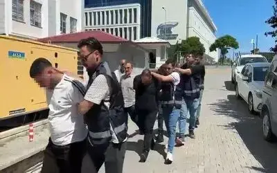 Samsun’da eğlence mekanı önünde silahlı saldırı: 2 yaralı
