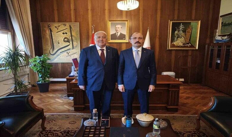 Başkan Yılmaz’dan Mehmet Muş’a ziyaret:Çarşamba’nın tarımı ve ekonomisi masaya yatırıldı - Çarşamba Ticaret Borsası (ÇTB) Yönetim Kurulu Başkanı Kazım Yılmaz, Türkiye Büyük Millet Meclisi(TBMM) Plan ve Bütçe Komisyonu Başkanı ve Samsun Milletvekili Mehmet Muş’u Ankara’daki makamında ziyaret etti.