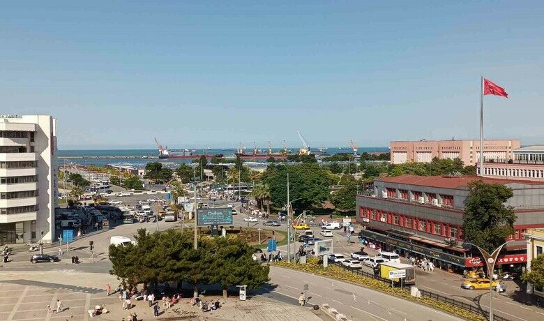 Samsun’da fazla kilo alarmı: Her 10kişiden 6’sı obez ya da fazla kilolu - Sağlık Bakanlığı tarafından yürütülen "İdeal Kilonu Öğren, Sağlıklı Yaşa" kampanyası kapsamında Samsun’da yapılan vücut kitle indeksi(VKİ) ölçümleri, dikkat çeken sonuçlar ortaya koydu. Kampanyanın 8’inci haftası itibarıyla il genelinde 143 bin 885 kişinin ölçümü yapılırken, bu kişilerin yüzde 63,5’inin fazla kilolu ya da obez(aşırı şişman) olduğu belirlendi.