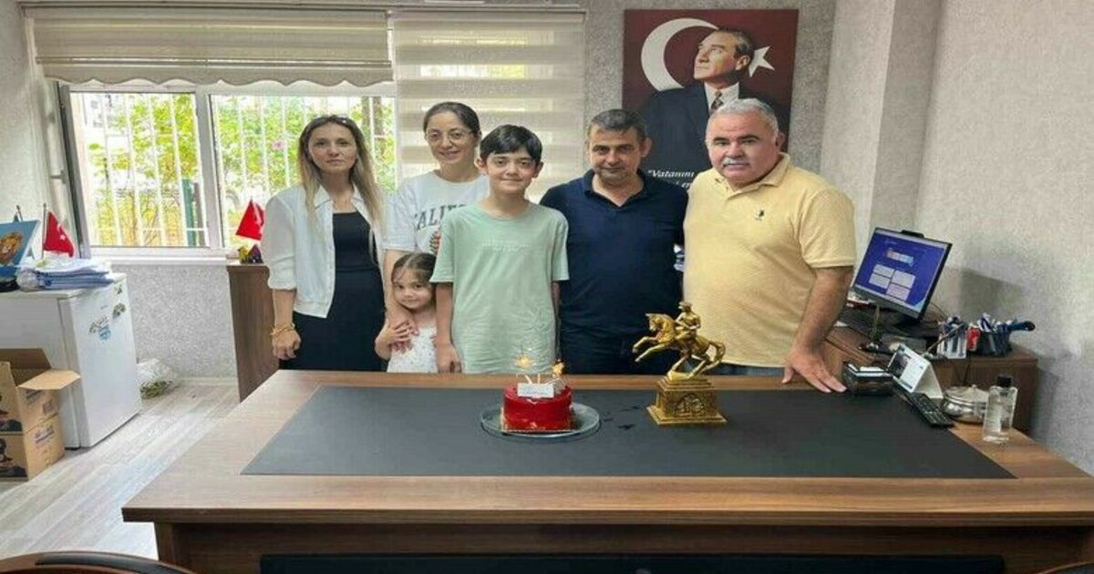 Bafra’da LGS Türkiye birincisine pastalı kutlama