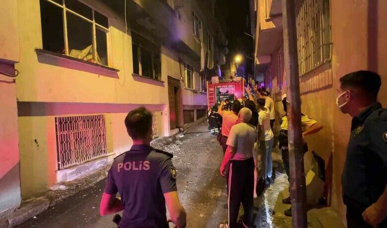 Samsun’da 3 katlı binada yangın: 3 kişi dumandan etkilendi
