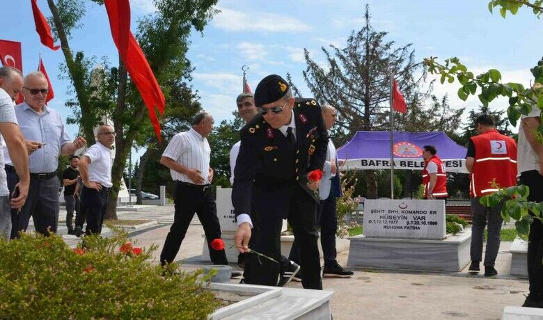 Bafra’da 15 Temmuz şehitleri dualarla anıldı - 15 Temmuz 2016 tarihinde FETÖ terör örgütü tarafından gerçekleştirilen hain darbe girişiminin püskürtülüşünün dokuzuncu yıl dönümü, Samsun’un Bafra ilçesinde çeşitli etkinliklerle anılıyor.