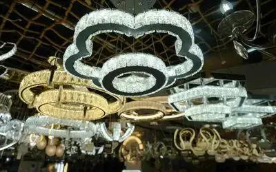 Eski avizeler teknolojiye yenildi: Yeni evlenen çiftler LED avizeleri tercih ediyor
