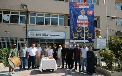 LGS Türkiye birincisi öğrenci, plaket ve altınla ödüllendirildi
