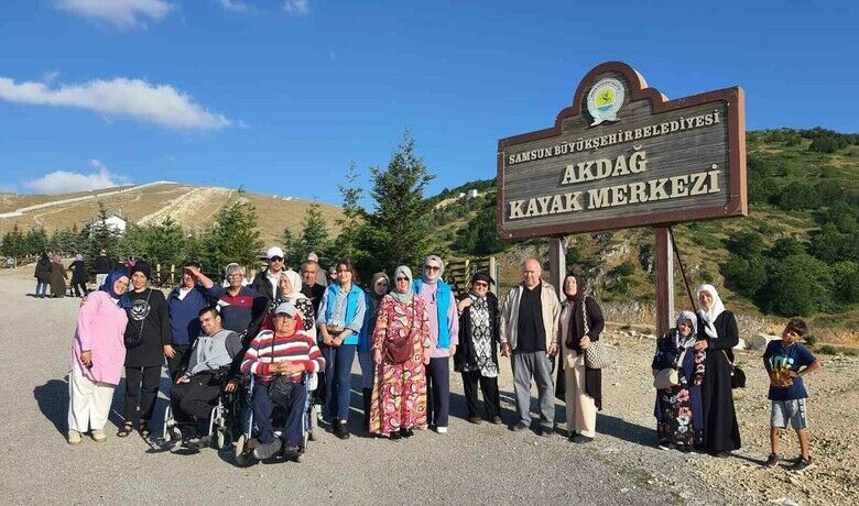Engelliler Ladik Akdağ’da doğayla buluştu
 - Aile ve Sosyal Hizmetler Bakanlığı ile Gençlik ve Spor Bakanlığı Samsun İl Müdürlükleri iş birliğinde Ladik Akdağ’da engelli bireyler için üçer günlük doğa kampları düzenleniyor. Yaz boyunca devam edecek olan bu özel program, engelli bireylerin sosyal yaşama aktif katılımını teşvik etmeyi, moral ve motivasyonlarını artırmayı, özgüvenlerini geliştirmeyi ve psiko-sosyal destek sağlamayı hedefliyor.