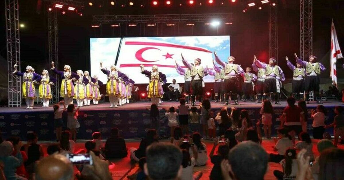 Samsun’da ’Uluslararası Halk Oyunları Festivali’ coşkusu

