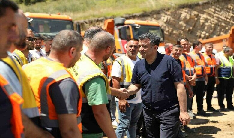 Başkan Doğan: "Daha hızlı Samsun hedefiile önemli bir ulaşım yatırımını başlatıyoruz" - Samsun Büyükşehir Belediyesi, Recep Tayyip Erdoğan Bulvarı’nda köprülü kavşak ve battı-çıktı projesinde çalışmalara başlıyor. Çalışmaları yerinde inceleyen Büyükşehir Belediye Başkanı Halit Doğan, "Daha hızlı Samsun hedefi ile önemli bir ulaşım yatırımını başlatıyoruz. Bu yatırımla kent içi ulaşımına yeni bir soluk kazandıracağız" dedi.