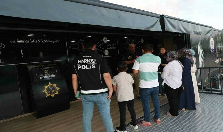 Samsun’da 21 bin 500kişiye uyuşturucuyla mücadele eğitimi verildi - Samsun İl Emniyet Müdürlüğü Narkotik Suçlarla Mücadele Şube Müdürlüğümüzce, Konya İl Emniyet Müdürlüğü TUBİM görevlisinin katılımıyla birlikte gerçekleştirilen bilinçlendirme faaliyetleri kapsamında 3 gün içinde 21 bin 500 kişiye uyuşturucuyla mücadele eğitim verildi.