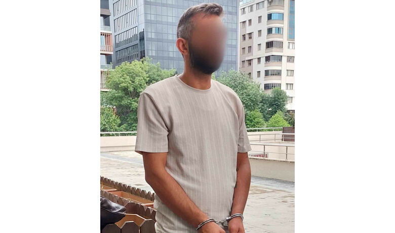 Aldattığını eşine anlatan iş arkadaşını bıçakladı
 - Samsun’da bir kişi, eşini aldattığını öğrenip bu durumu eşine haber verdiğini iddia ettiği iş arkadaşını bıçakla ağır yaraladı.