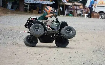 6 yaşındaki Ömer, ATV motoruyla festivalde dikkat çekti
