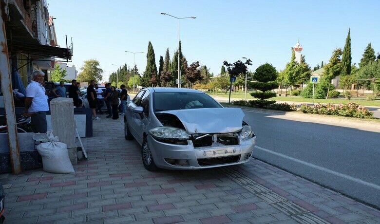 Bafra’da zincirleme trafik kazası:4 araç birbirine girdi - Samsun’un Bafra ilçesinde meydana gelen zincirleme trafik kazasında 4 araç birbirine girdi.