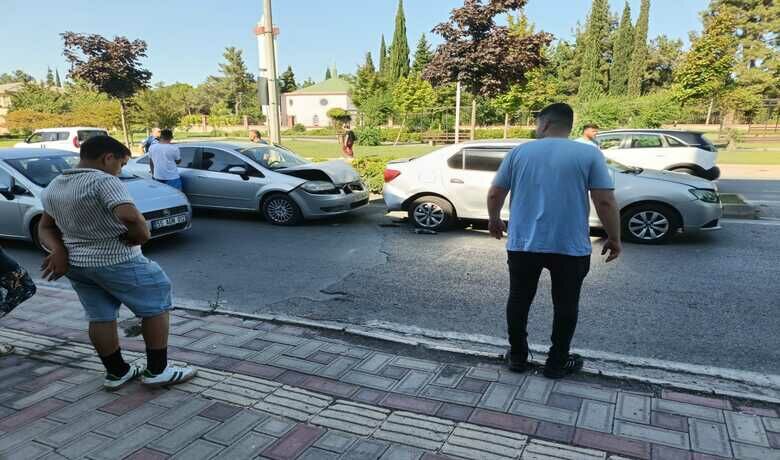 Bafra’da zincirleme trafik kazası:4 araç birbirine girdi