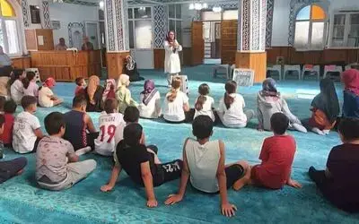 Camilerdeki yaz kursuna diş sağlığı eğitimi desteği
