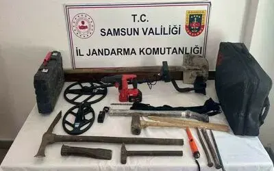 Samsun’da kaçak kazı yapan 3 kişi jandarmaya yakalandı
