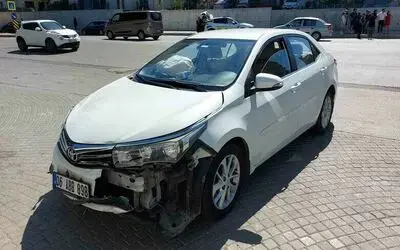Samsun’da otomobil kamyonla çarpıştı : 3 yaralı
