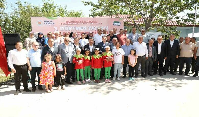 Samsun’da çileğin kalbi Dürtmen Yaylası’nda attı
 - Samsun Büyükşehir Belediyesi, Alaçam ilçesi Vicikler Mahallesi’nde düzenlenen "3. Dürtmen Yaylası Çilek Festivali" ile hem üreticilere hem de tarıma verdiği desteği bir kez daha ortaya koydu.