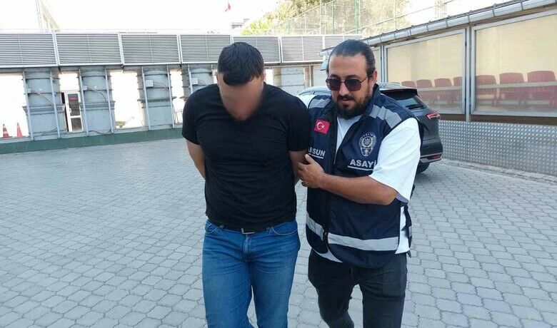 CHP seçiminde 1 kişinin ağır yaralandığıkavgayla ilgili 2 kardeş gözaltına alındı - Samsun’da bir kişinin ağır yaralandığı CHP Atakum İlçe Başkanlığı delege seçimindeki kavgayla ilgili gözaltına alınan 2 kardeş, adliyeye sevk edildi.
