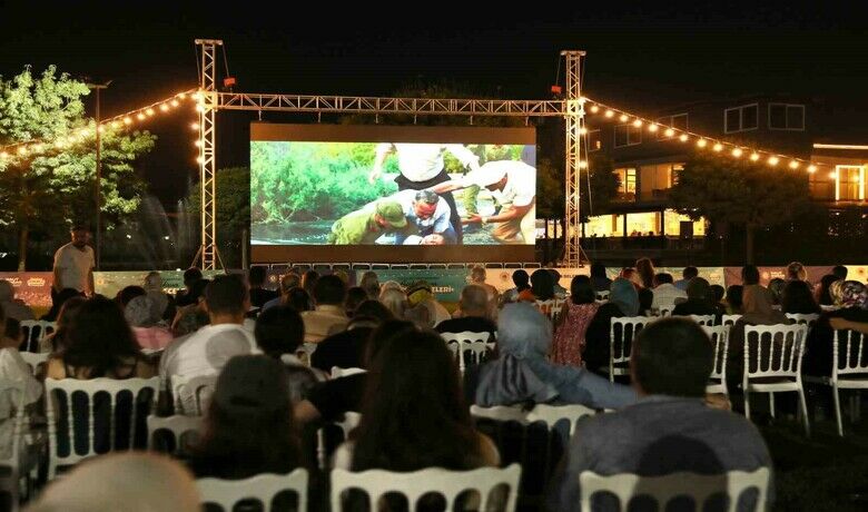 Samsun’da açık hava sinema gecelerine yoğun ilgi
 - Samsun Büyükşehir Belediyesi tarafından vatandaşların yaz akşamlarını kültürel ve sanatsal etkinliklerle değerlendirmeleri amacıyla organize edilen açık hava sinema geceleri, yoğun katılımla devam ediyor. 7’den 70’e her yaştan vatandaşın ilgi gösterdiği etkinlikler, Samsun’un ilçelerinde yaz akşamlarını renklendiriyor.