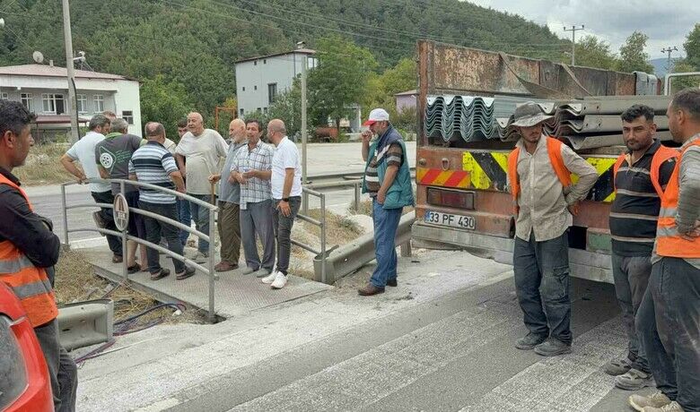Vatandaşlar Yaya geçidininkaldırılmasına izin vermediler