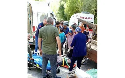 Traktör devrildi: 3’ü ağır 6 yaralı
