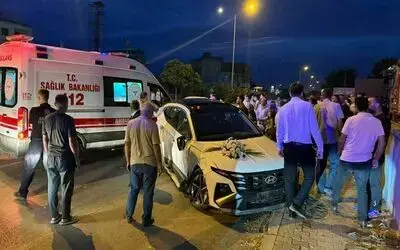 Bafra’da Düğün Konvoyunda Kaza: Gelin Arabası Karşı Yola Savruldu