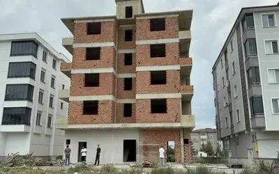 Kayıp kız çocuğu inşaatın önünde ölü bulundu
