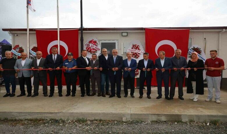 Bafra’da kamyon ve tır garajı hizmete açıldı - Samsun’un Bafra ilçesinde şehir içi trafik yoğunluğunu azaltmak amacıyla yapılan kamyon ve tır garajı düzenlenen törenle açıldı.