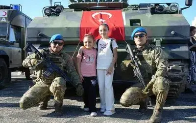 Zırhlı askeri ambulanslar ilgi odağı oldu

