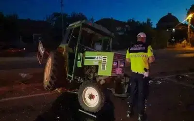 Samsun’da otomobil ile traktör çarpıştı: 3 yaralı
