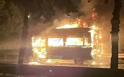 Samsun’da minibüs alev alev yandı
