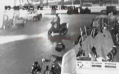 Aynı yerden iki motosiklet çalan şahsın hırsızlık anı güvenlik kamerasında
