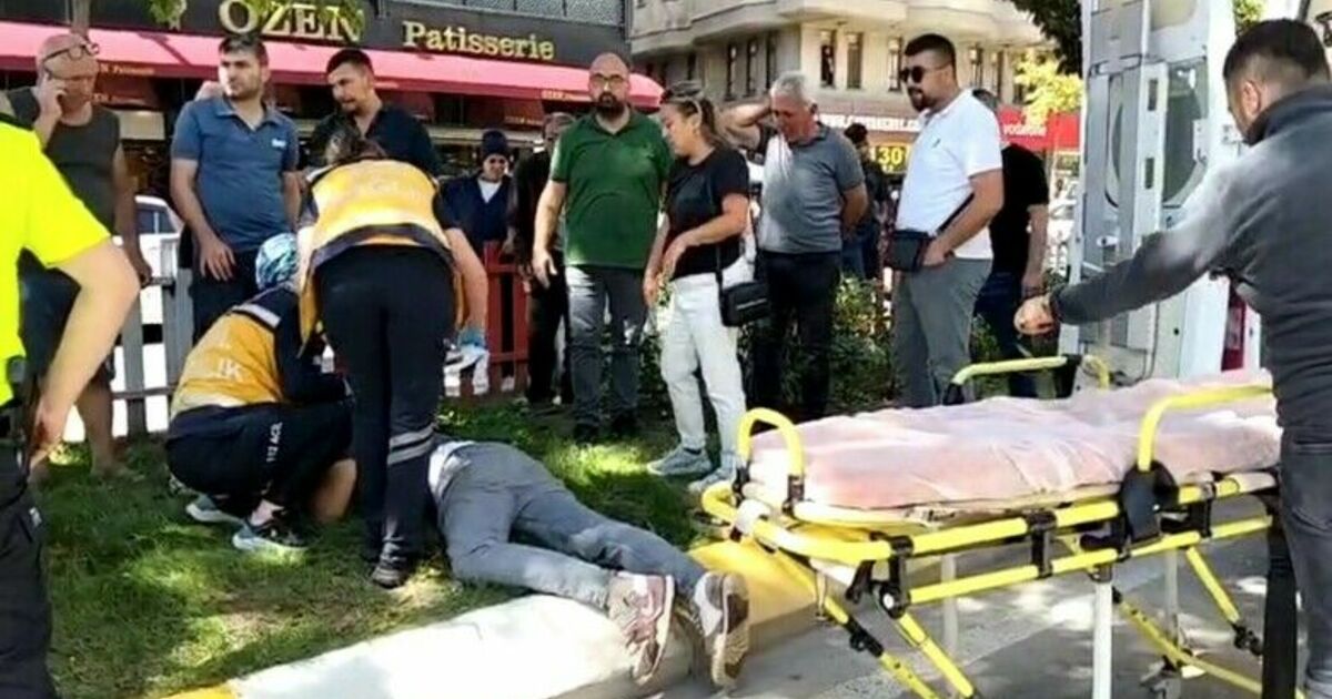 Bafra’da yaya geçidinde kaza: 3 yaralı, kaza anı kamerada