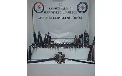 Samsun’da polis ruhsatsız silah ve çok sayıda bıçak ele geçirdi
