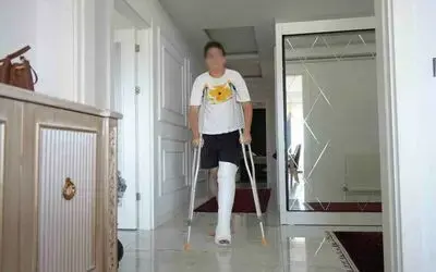 Akran şiddeti iddiası: 9. sınıf öğrencisinin ayağı kırıldı
