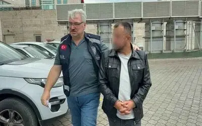 Annesini darbettiği iddiasıyla gözaltına alındı
