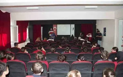 Öğrencilere ’kokarca’ semineri
