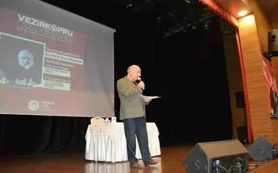 Nurullah Genç: "Yola çıkın ama yoldan çıkmayın"
