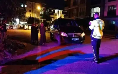 Minibüs ile elektrikli bisiklet çarpıştı: 1 çocuk yaralandı