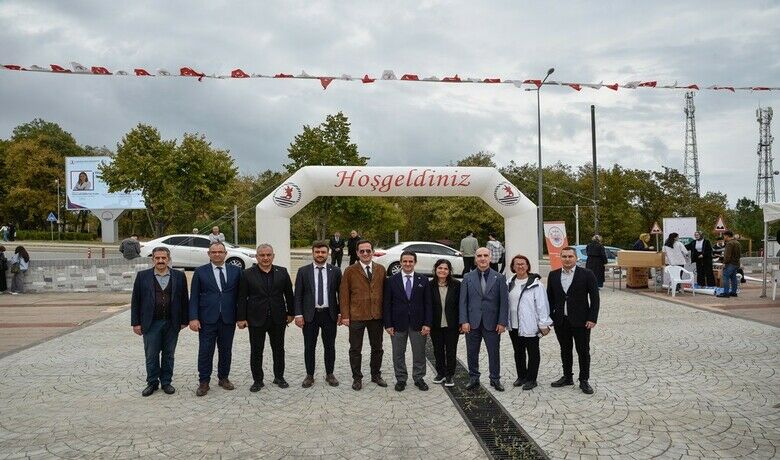 "OMÜ Uyum Fest" ileyeni öğrencilere coşkulu karşılama - Ondokuz Mayıs Üniversitesi (OMÜ), 2025-2026 Akademik Yılı’na öğrencilerin üniversite yaşamına uyumunu kolaylaştırmak ve kampüs kültürünü tanıtmak amacıyla düzenlenen "OMÜ Uyum Fest" etkinliğiyle başladı.