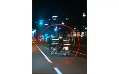 Motosikletlerinin tehlikeli yardımlaşması
