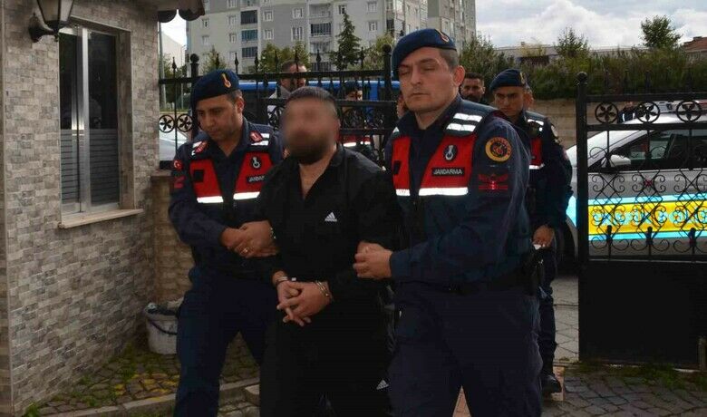 Eski kayınbiraderine kurşun yağdıranzanlı adliyeye sevk edildi - Samsun’un Bafra ilçesinde, eski kayınbiraderine kurşun yağdıran şahıs adliyeye sevk edildi.