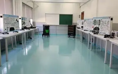 Elektrikli araçlar eğitim merkezinde kurulum çalışmaları hızla ilerliyor
