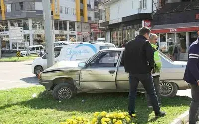 Samsun’da otomobil ile motosiklet çarpıştı: 2 yaralı
