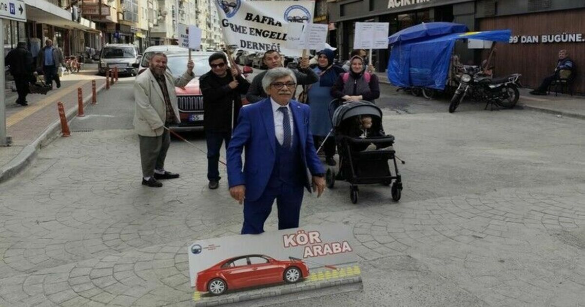 Bafra’da görme engellilerden farkındalık yürüyüşü